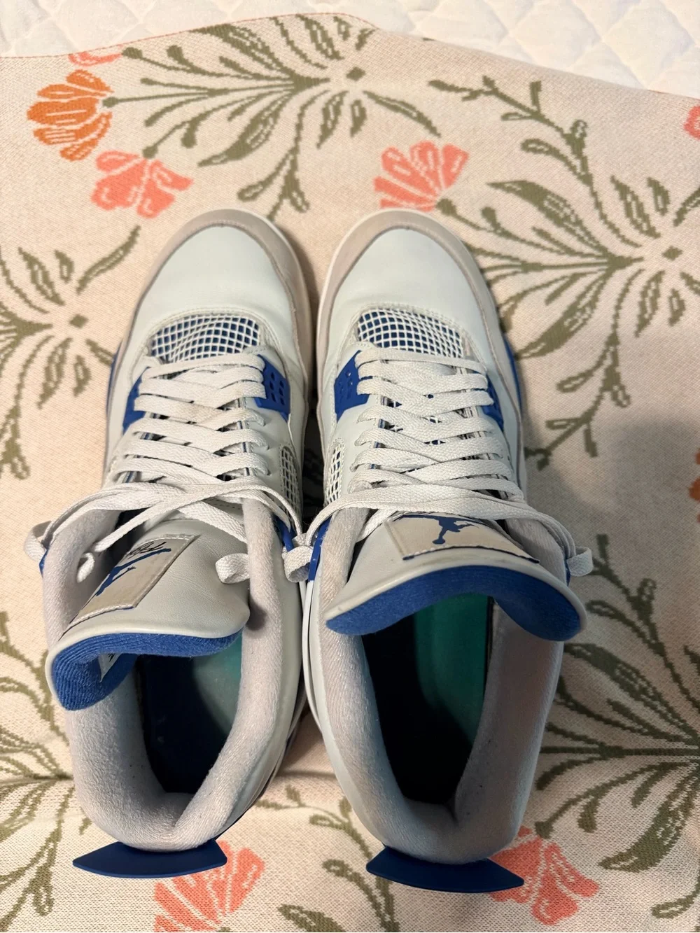 Jordan Men’s Retro Sneakers - White & Blue
